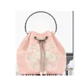 Bolso saco de seda rosa con bordado floral, asa plateada y cordón con perlas - Rosa