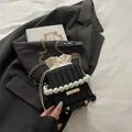 Schicke gewebte Beuteltasche in Schwarz mit Perlengriff und Metallkettenriemen - Schwarz