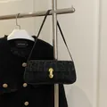 Schicke schwarze Schultertasche mit Leopardenmuster, Goldschnalle und Flocktextur - Schwarz