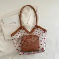 Bolso tote grande de PVC con estampado de cerezas y neceser interior de cuero marrón - Marrón