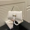 Bolso bandolera blanco acolchado con hebilla H dorada y asa superior curvada - Blanco