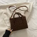 Bolso bandolera de leopardo marrón en ante con elegantes detalles dorados - Marrón