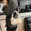 Bolso nube beige plisado con colgante de corazón de perla y correa de cadena - Blanco