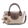 Bolso tipo cubo retro beige y marrón con colgante de oso y logotipo de moda impreso - Estilo Bolso de Mano Bandolera / Blanco