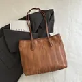 Bolso tote marrón con textura ondulada y correas de cuero para moda casual - Marrón Claro