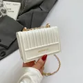 Weiße kleine Umhängetasche mit Steppung und eleganter goldener Kette - Weiß PU (7235)