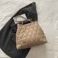 Bolso bandolera acolchado caqui chic con cadena dorada y diseño espacioso para mujer - Caqui