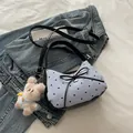 Sac à bandoulière à rayures bleues, imprimés cœurs noirs, nœud et charme de lapin - Avec Pendentif / Bleu Brume