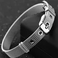 Bracelet en maille d'acier inoxydable argenté avec boucle et texture tissée fine - 22cm x 1cm / Argent