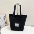 Bolso cambiador negro minimalista de nailon con correas y bolsillo frontal - Negro
