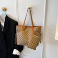 Borsa tote classica a scacchi con pochette coordinata e manici in pelle alla moda - Marrone
