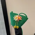 Borsa a tracolla in corda di cotone verde tessuta a mano con fiori e fibbia di perle - Verde