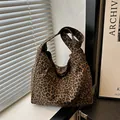 Borsa hobo vintage in tela con stampa leopardata e ampia tracolla annodata per donna - Marrone