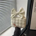 Sac à main matelassé blanc crème avec design nœud et texture bouffante douce - Blanc