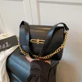 Minimalist black leather shoulder bag with stylish gold clasp and chunky chain strap - Black