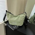 Borsa a tracolla in nylon verde chiaro con cinturino regolabile e scritte moda per donna - Verde