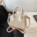 Mini bolso cuadrado crema con textura tejida, bordes de polipiel y correa ajustable - Blanco