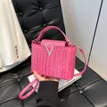Chic magenta crocodile texture handbag with silver V-logo and long crossbody strap - Pink