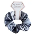Elastico in raso argento su carta 'Tie the Knot' per regalo damigella d'onore - grigio scuro