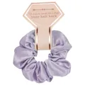 Hellvioletter Satin-Haargummi auf Geschenkkarte für Hochzeitsgeschenke und Haarstyling - Hellviolettes Haargummi