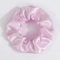 Chouchou élastique en satin rose clair avec finition brillante et design plissé doux - Rose (4)