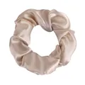 Elastisches Satin-Haargummi in Champagner mit Seidenglanz und weichem Faltendesign - Champagner (10)