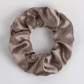 Braunes Satin-Haargummi mit glänzendem Seidenfinish und hochelastischem Gummiband - Kaffee (13)