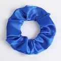 Elastisches Haargummi aus royalblauem Satin mit seidiger Textur und sanftem Glanz-Finish - Royal Blue (15)
