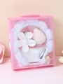Set regalo rosa con fascia in peluche bianca, polsini abbinati e spugna per trucco - Bianco