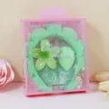 Set fascia per capelli verde chiaro con molletta e polsini in confezione regalo rosa - Verde Chiaro (Motivo Frangipane)