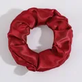 Elastisches rotes Satin-Haargummi mit seidigem Glanz für hohe Pferdeschwanz-Frisuren - Red (30)