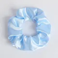 Hellblaues Satin-Haargummi mit glänzender Seidenoptik und hoher Elastizität für Damen - Hellblau (33)
