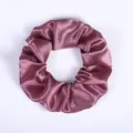 Elastisches Satin-Haargummi in elegantem Trockenrosen-Burgunder mit seidiger Textur - Magenta (47)