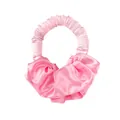Chouchou boucleur en satin rose avec texture en soie douce et design plissé élégant - Rose