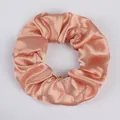 Eleganter champagnerrosa Satin Haargummi mit hoher Elastizität und seidiger Textur - Nude Pink (63)