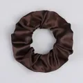 Dunkelbraunes Satin-Haargummi mit hoher Elastizität und seidiger Textur - Dark Coffee (64)