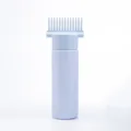 Hellblaue Haarfärbeflasche mit Kammaufsatz und skaliertem Behälter für Haare - Generation 3 Blaue Flasche