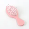 Tragbare rosa Mini-Haarbürste mit Kopfhautmassageborsten für Kinder und unterwegs - Glänzend Babyrosa
