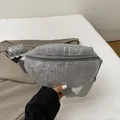 Silberne Strass Gürteltasche mit Kettenriemen und glänzenden Kristallen - Silber