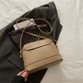 Borsa a tracolla kaki con trama intrecciata e cerniere dorate per signora - Cachi
