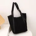 Schwarze Canvas-Tragetasche mit Lederriemen und großem Fassungsvermögen für den Alltag - Schwarz