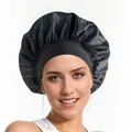 Detailansicht einer schwarzen Satin-Schlafmütze mit elastischem Band zum Schutz der Haare - Einzelne Schlafmütze / Schwarz