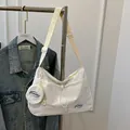 Weiße große Canvas-Einkaufstasche mit Fashion-Aufdruck und passendem kleinen Rundbeutel - Weiß