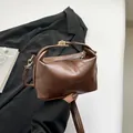 Borsa a secchiello vintage marrone in pelle patchwork lucida con chiusura in metallo oro - Marrone