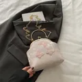 Vintage Tragetasche aus weißer Spitze mit rosa Schmetterlingsstickerei und Goldgriff - Rosa