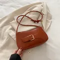 Bolso de hombro en cuero marrón caramelo con hebilla vintage y detalle de nudo - Marrón