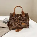Bolso tote de lona con estampado de leopardo y correa ajustable de hombro - Estilo Sin Colgante / Marrón