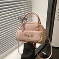 Lichtroze minimalistische crossbodytas met kantstrik en geblokt lintdetail - Roze