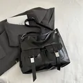 Sac cabas moto en cuir verni noir brillant avec boucles argentées et grande capacité - Noir