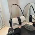 Chic beige woven shoulder bag with black leather trim and diamond gold-tone clasp - Black